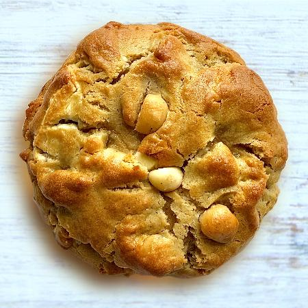 Snug White Chocolate & Macadamia Cookie