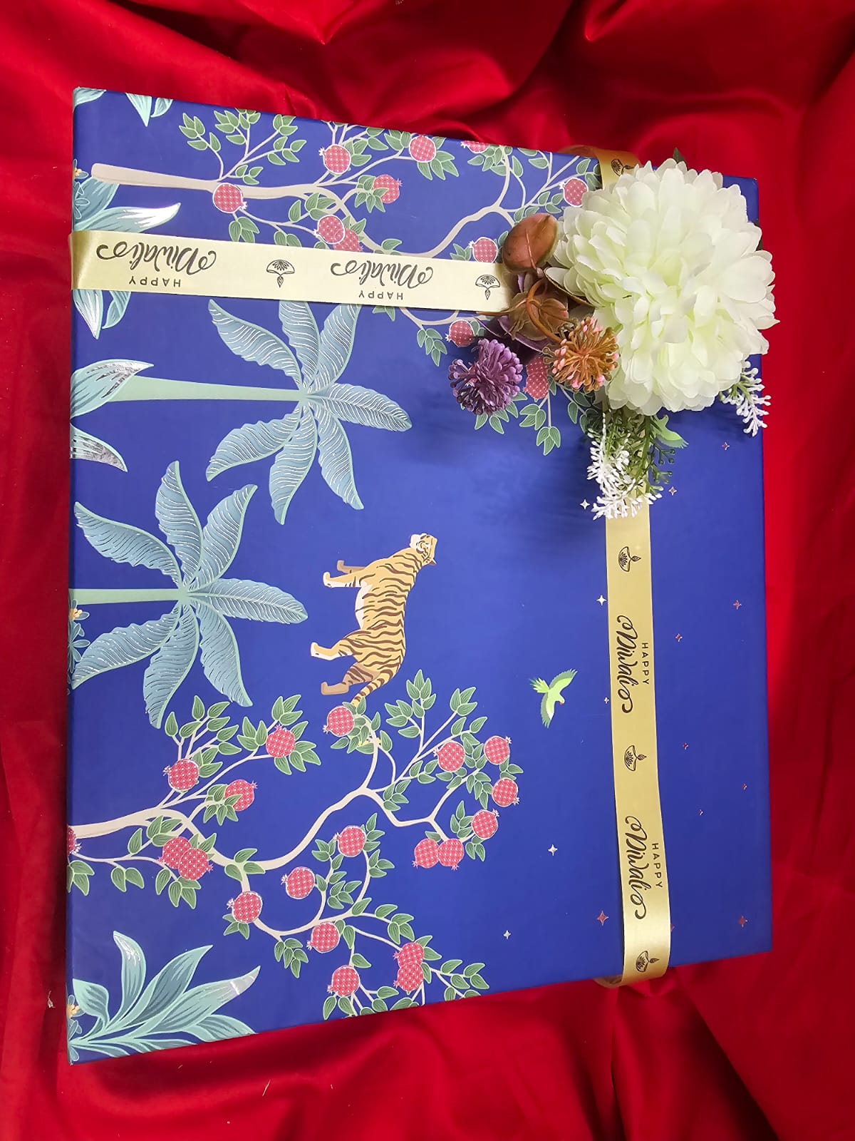 स्वर्णिम मधु कुंभ Swarnim Madhukuṃbha - Golden Treasures of Hive